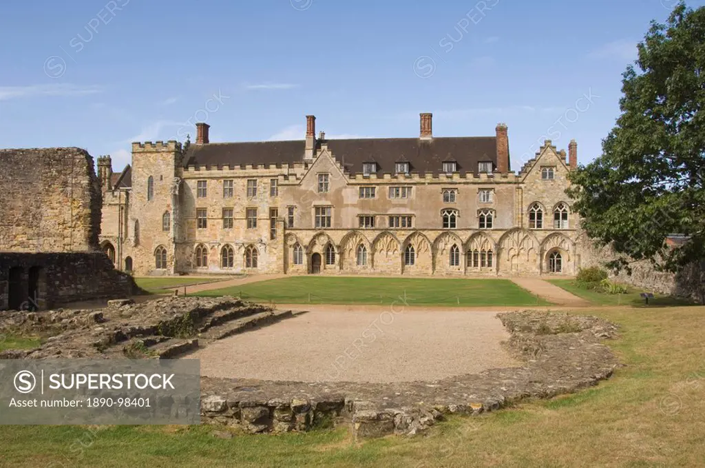 Battle Abbey precinct, site of Battle of Hastings 1066, Battle, Sussex, England, United Kingdom, Europe