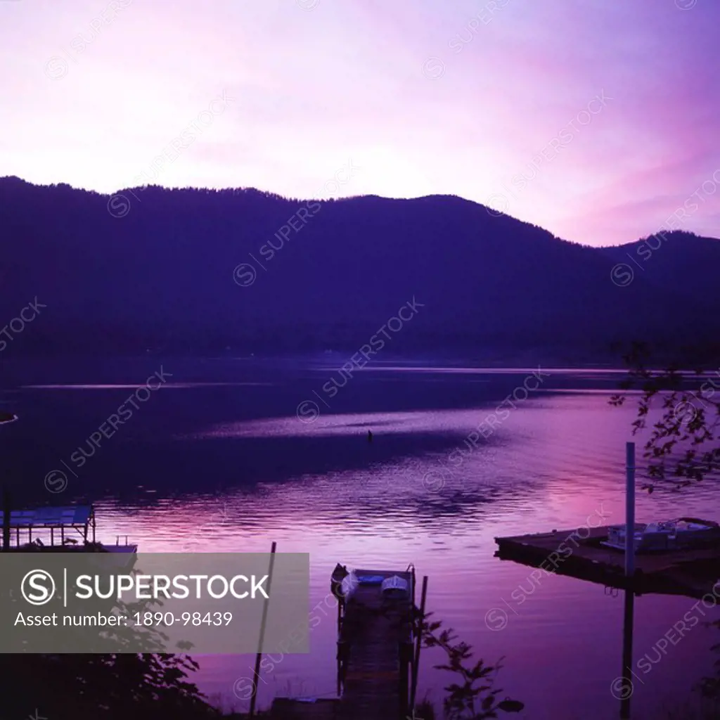 Sunset on Lake Quinault, Olympic National Park, UNESCO World Heritage Site, Washington. United States of America, North America