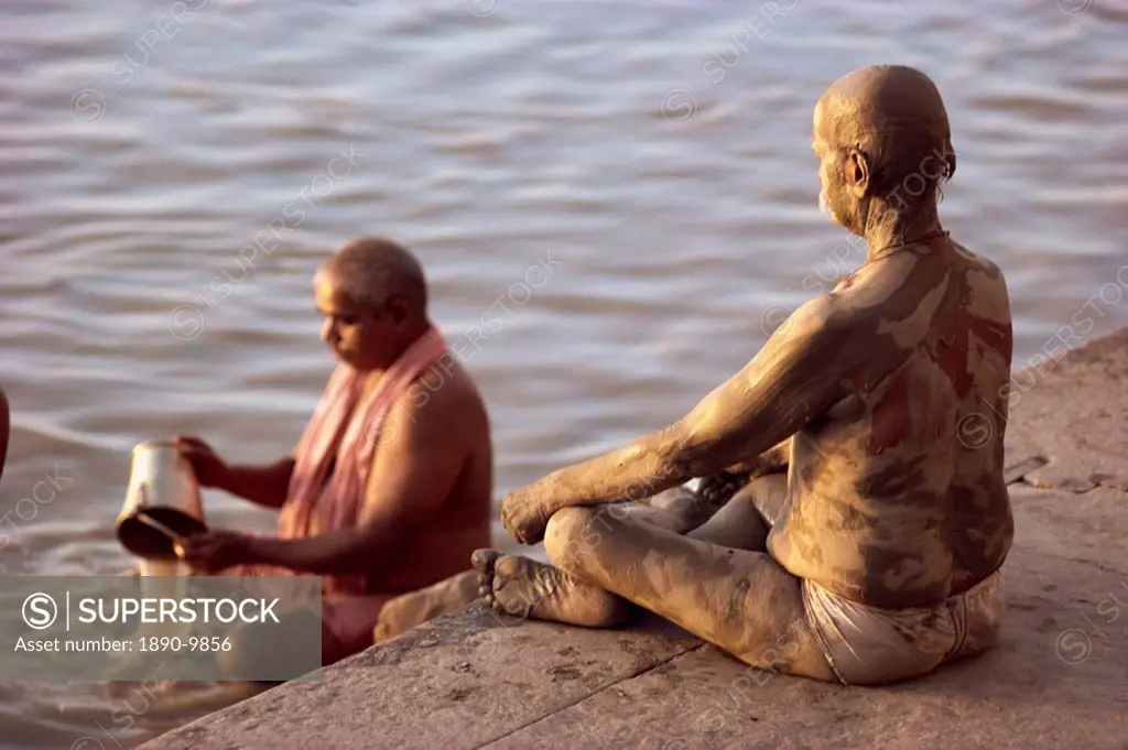 Ritual bathing, River Ganges, Varanasi, Uttar Pradesh state, India, Asia