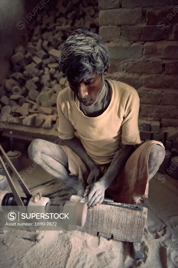 Soap stone carver working on the lathe, Varanasi, Uttar Pradesh state, India, Asia