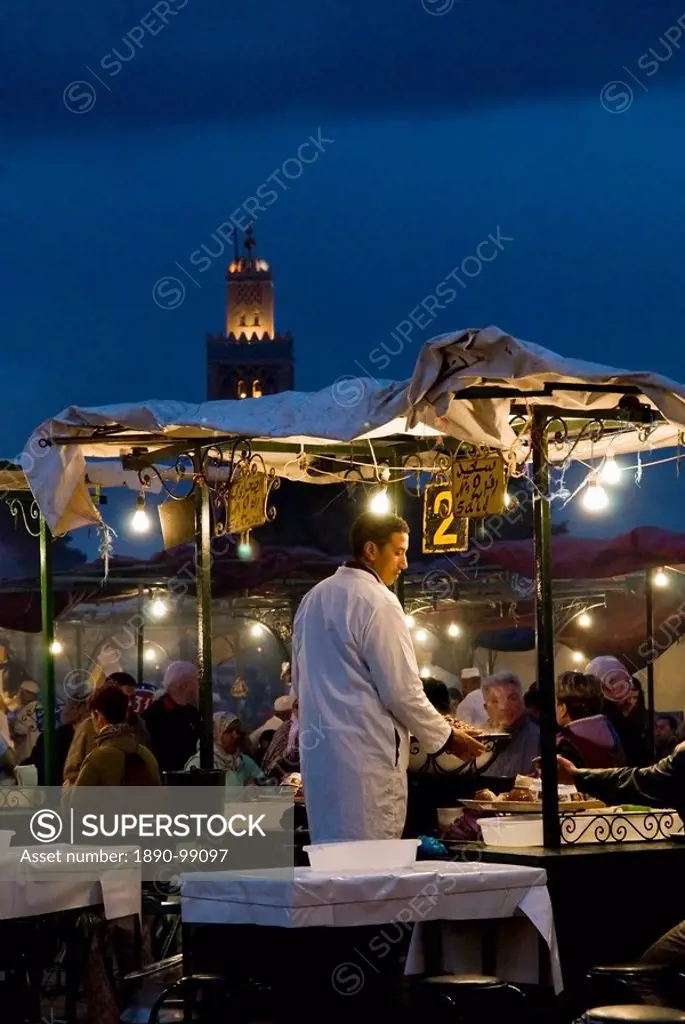 Cook selling food from his stall in the Djemaa el Fna, Place Jemaa El Fna Djemaa El Fna, Marrakech Marrakesh, Morocco, North Africa, Africa