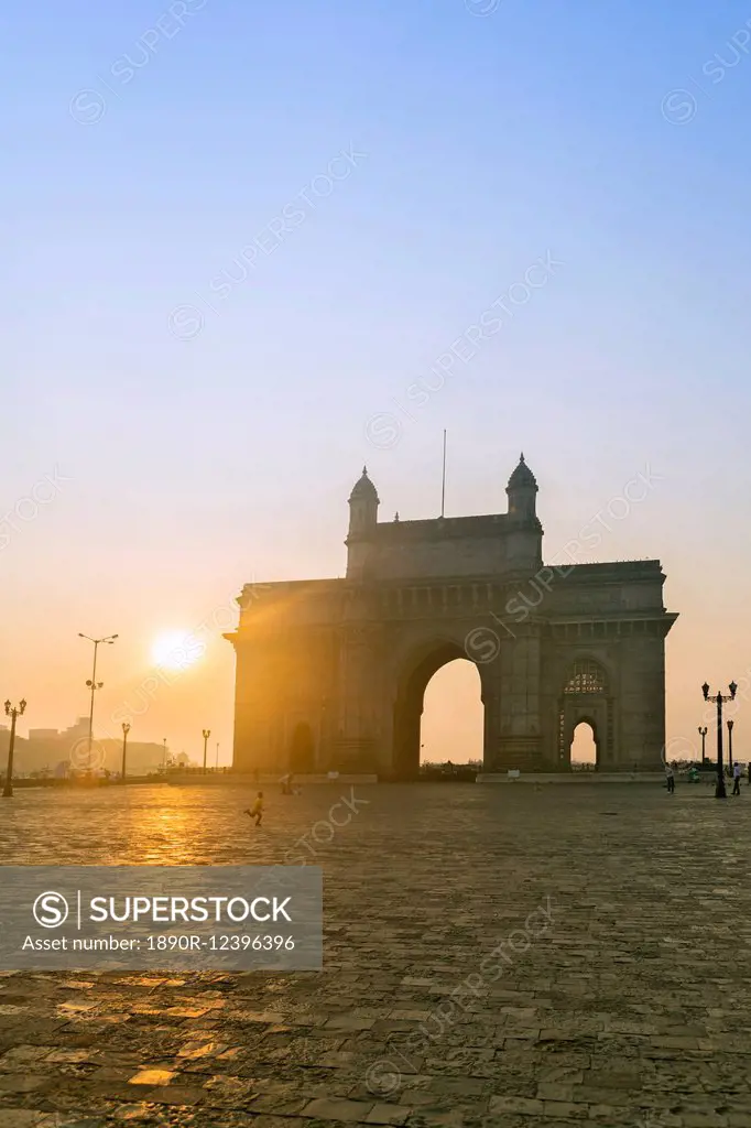 The Gateway of India at dawn, Mumbai, Maharashtra, India, Asia