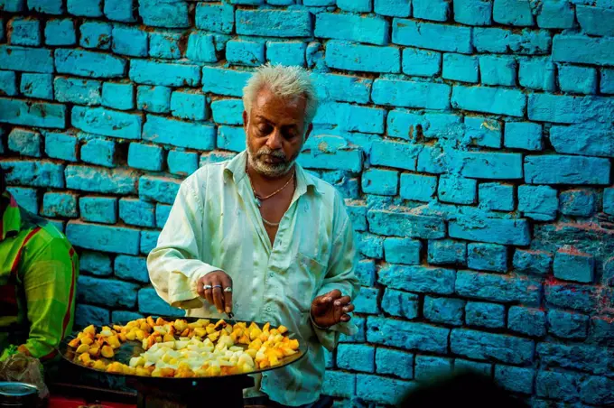 Street vendor in Jodhpur, the Blue City, Rajasthan, India, Asia