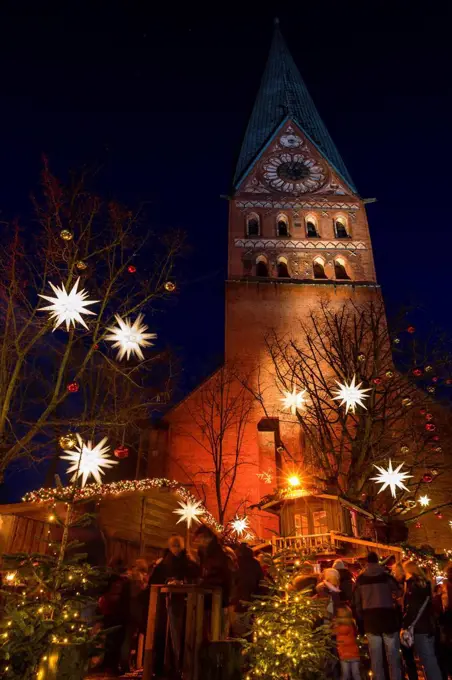 Small Christmas market at St. John's Church in Luneburg, Lower Saxony, Germany, Europe