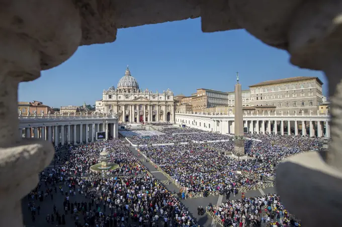 A General view of St. Peter's Square during a Canonization Mass, Vatican City, Rome, Lazio, Italy, Europe
