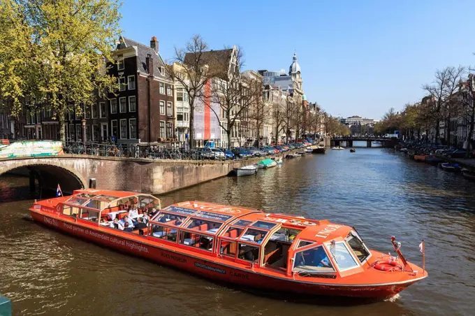 Tourist boat on the Keizersgracht Canal, Amsterdam, Netherlands, Europe