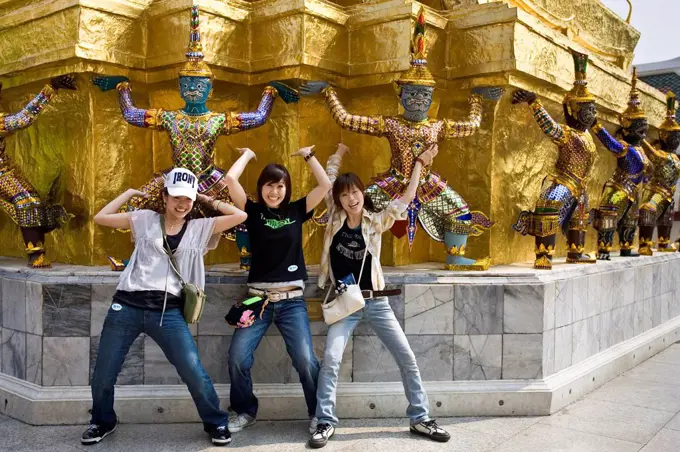 Young tourists, Bangkok, Thailand