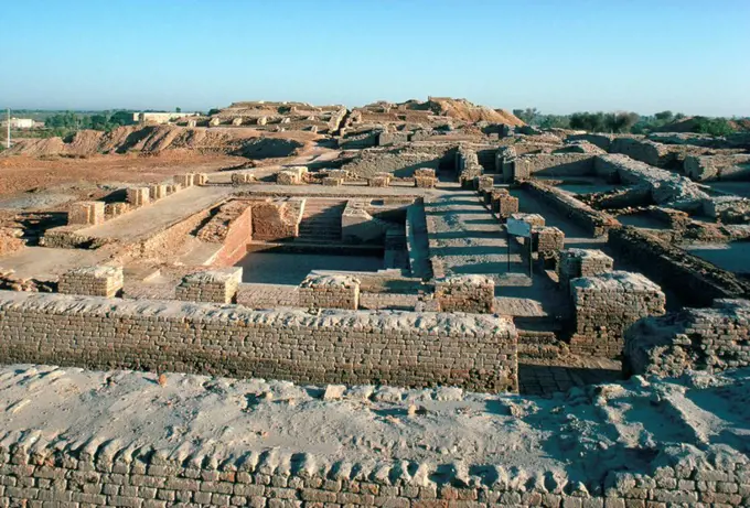 Ritual bath in the citadel, Mohenjodaro, UNESCO World Heritage Site, Indus Valley civilisation, Pakistan, Asia