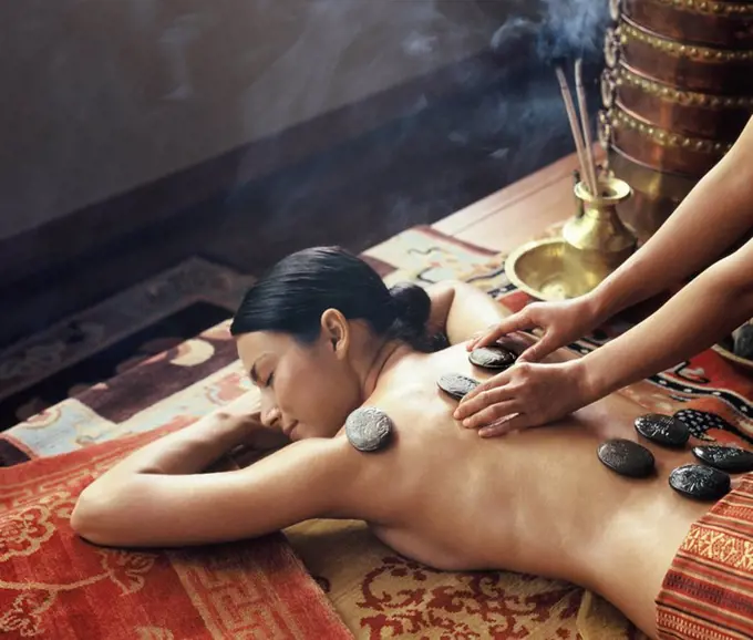 Tibetan hot stones treatment at Chi Spa, Shangrila, Bangkok, Thailand, Southeast Asia, Asia