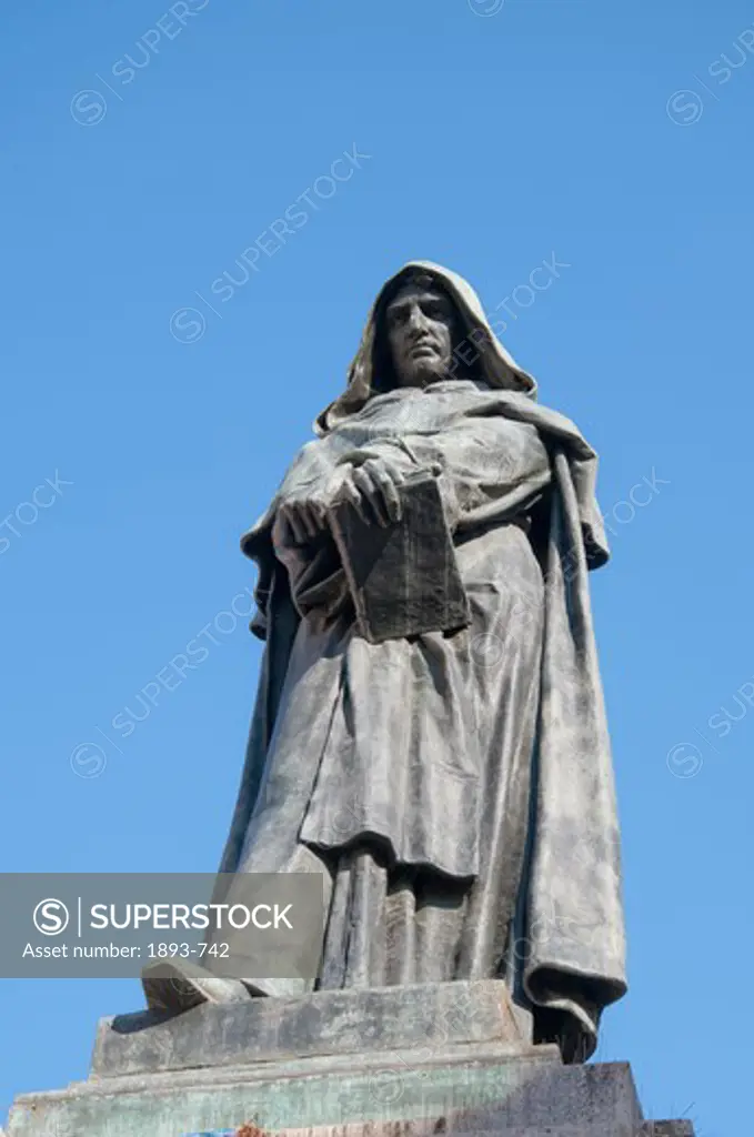 Italy, Rome, Sculpture of slain martyr Giordano Bruno in Campo de' Fiori