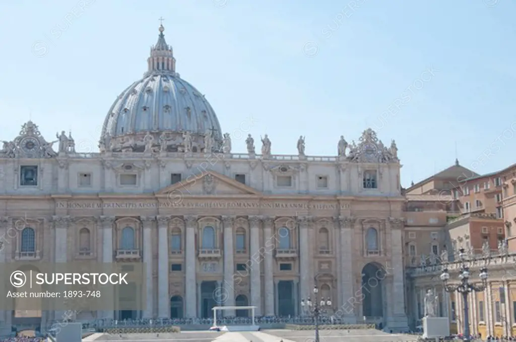 Vatican, Looking up at Saint Peter's Basilica