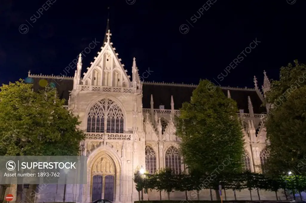 Belgium, Brussels, Night shot of Notre Dame du Sablon, Place du Grand Sablon