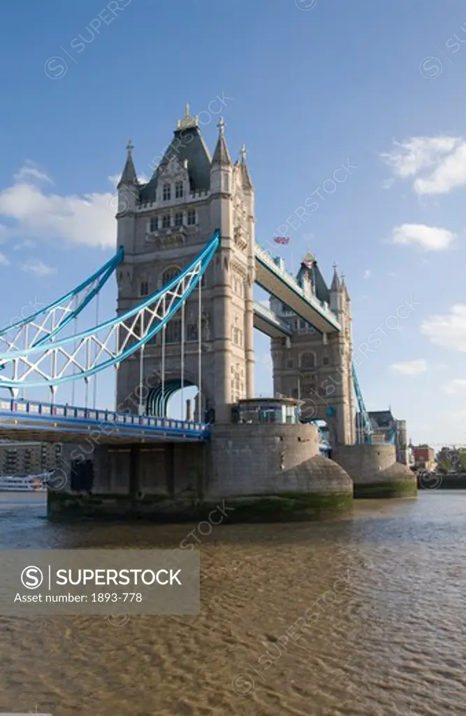 UK, London, Tower Bridge on Thames River