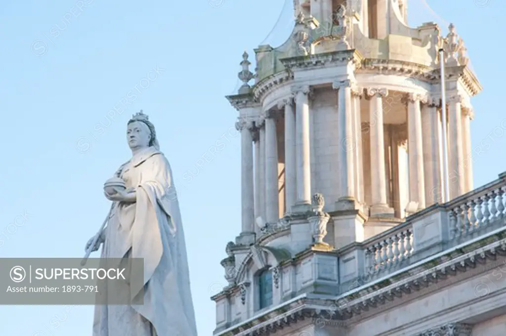 Nothern Ireland, Belfast, Statue of Queen Victoria in grounds of city hall