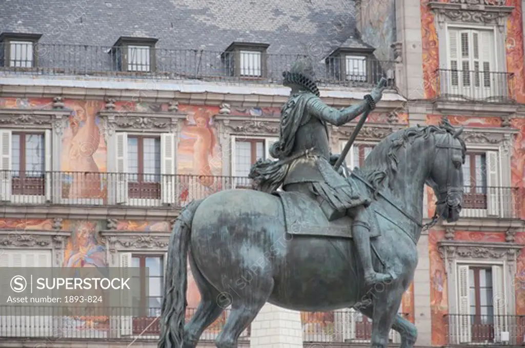 Spain, Madrid, Equestrian statue of King Felipe III in Mayor Plaza