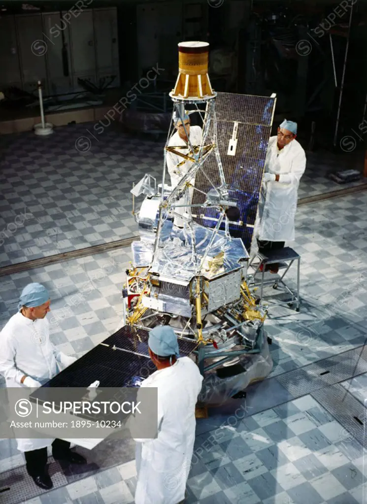 Technicians in the A&E Hangar at Cape Canaveral, Florida, attach the solar panels that will collect the Sun´s energy to power the Mariner 2 unmanned p...