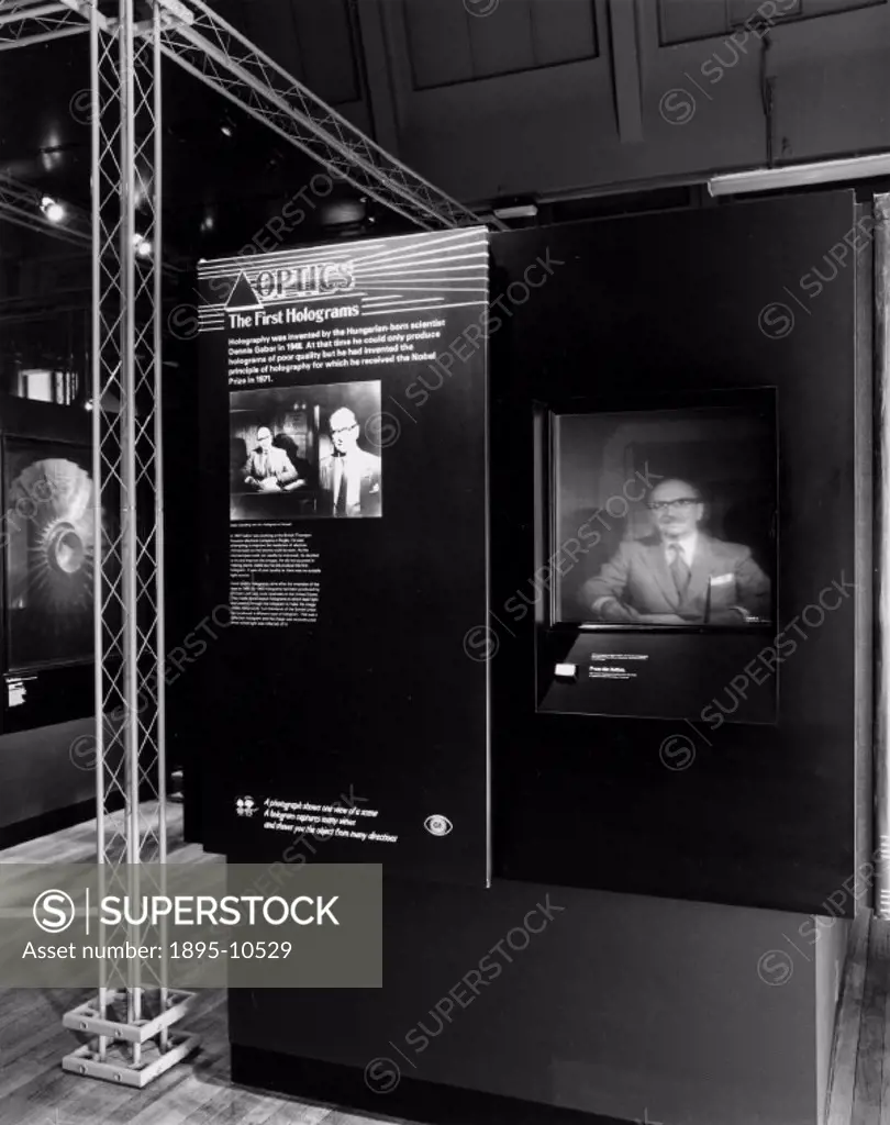 Photograph of Dennis Gabor (1900-1979) next to a hologram in the Optics Gallery at the Science Museum, London in 1988. Gabor was awarded the Nobel pri...