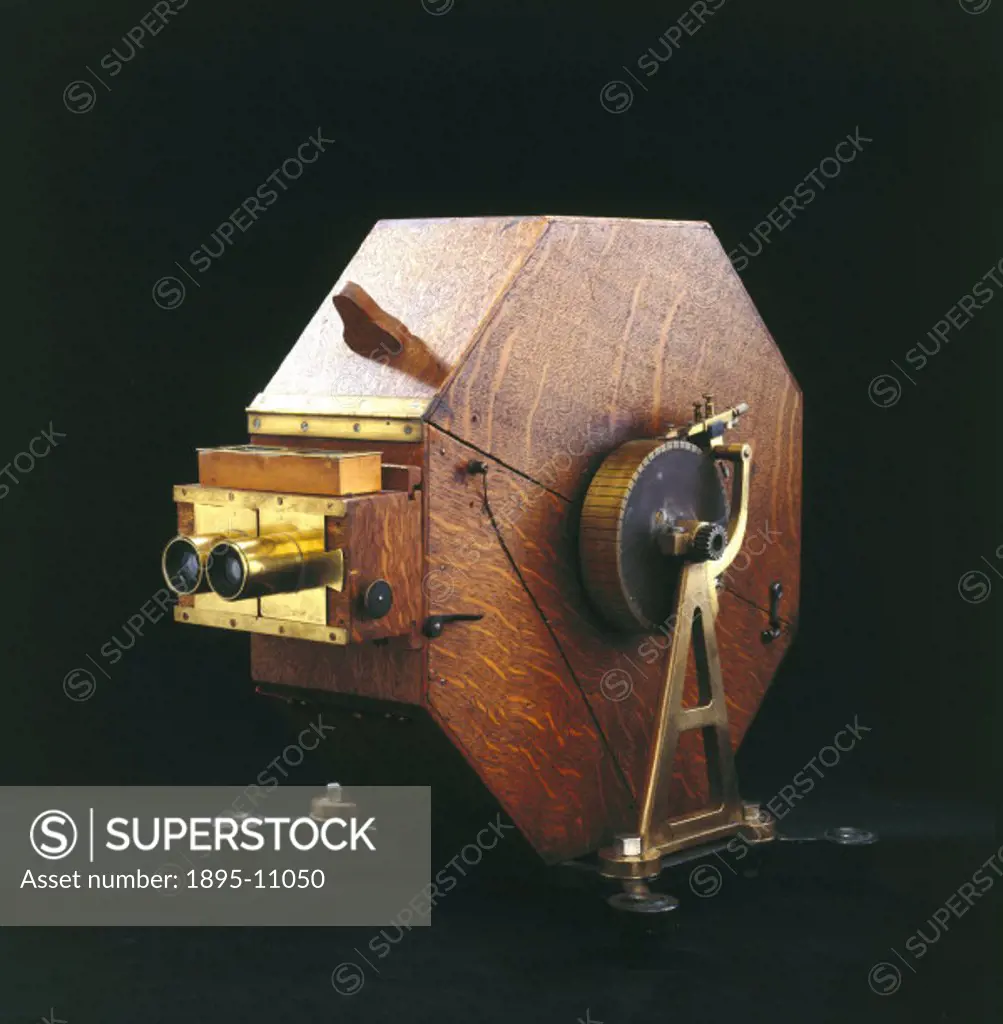 Stereoscopic spark drum camera, French, 1903.Devised by Lucien Bull (Etienne Jules Marey´s (1830-1904) assistant), this camera took 54 pairs of pictur...