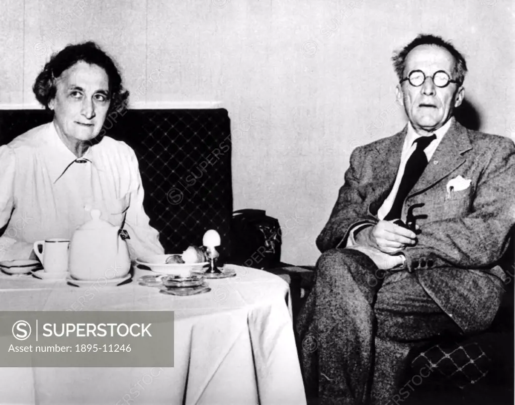 Erwin Schrodinger (1887-1961) at breakfast with his wife in a Vienna hotel. Schrodinger Austrian founded wave mechanics, creating Schrodinger´s equati...