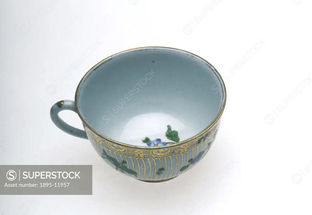 Small porcelain teacup, with printed flowers and gilt decoration. It is marked with the blue cross used at Cookworthy´s and Champion´s Bristol factory...