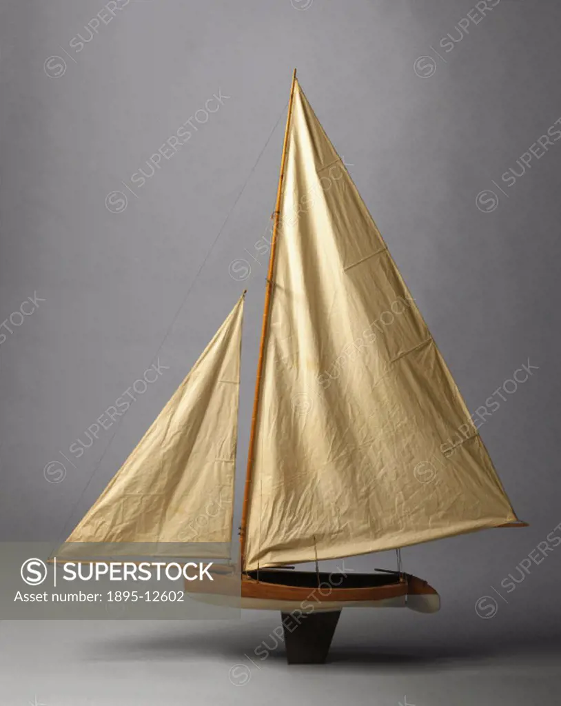 Rigged model. From the early days of Bermuda becoming a British colony, this type of dinghy has been used as a means of transport around the island. T...