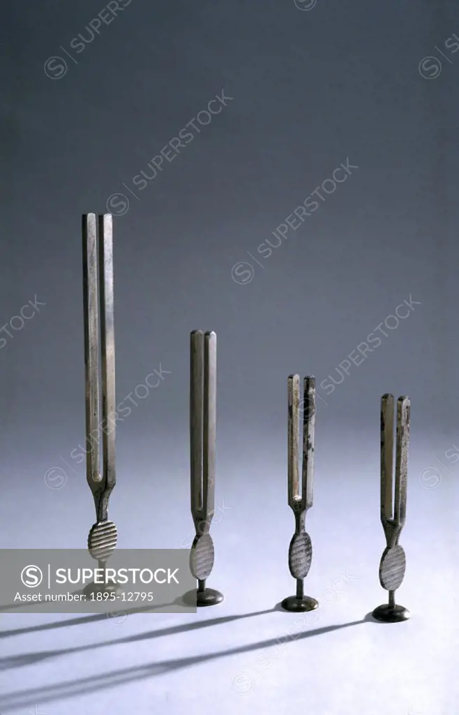 ´Tuning forks invented by Gardiner Brown. Left to right: (1) made by Arnold and Sons, England, c 1851-1895; (2) English, made c 1841-1920; (3) possib...