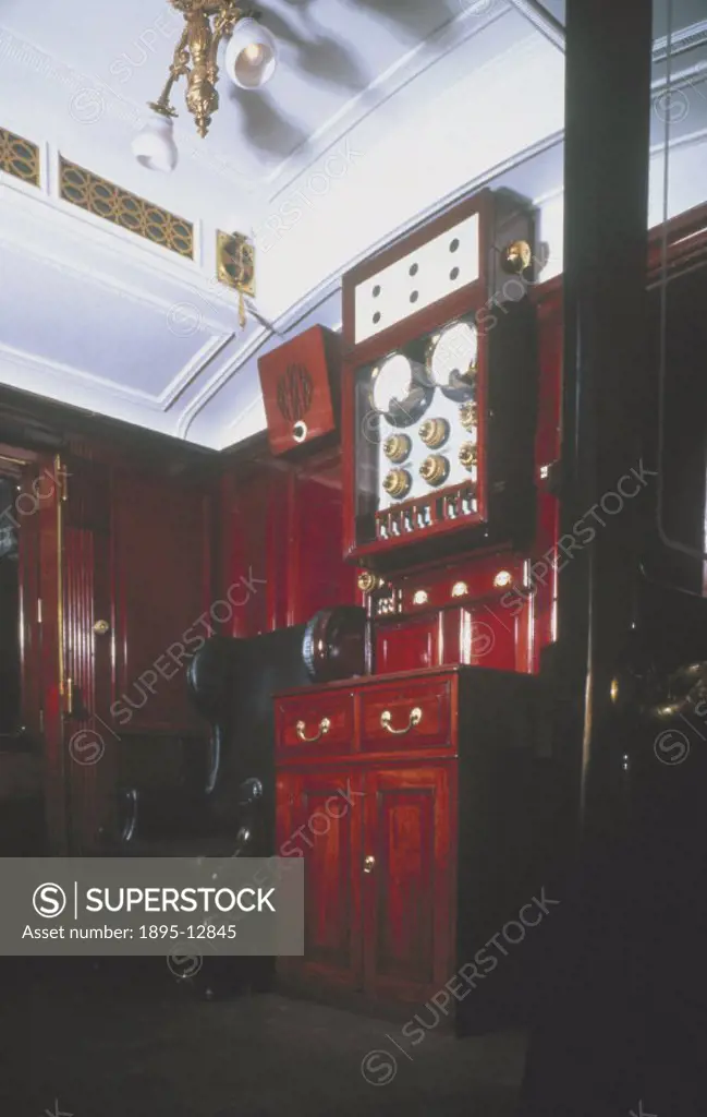 Footman´s compartment in the London North Western Railway´s (LNWR) Royal Train, situated adjacent to the King´s saloon. A comfortable green leather ch...