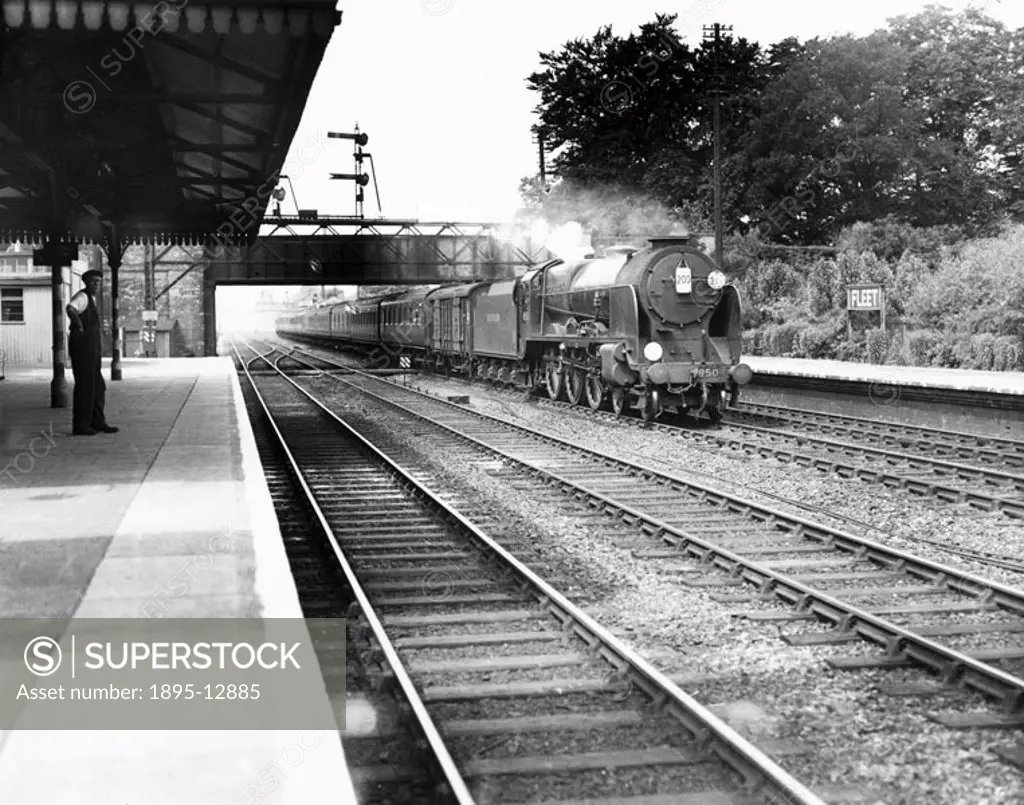 Southern Railway 4-6-0 steam locomotive No 850 ´Lord Nelson´ passing through Fleet station in Hampshire with a passenger express train. Photographer R...