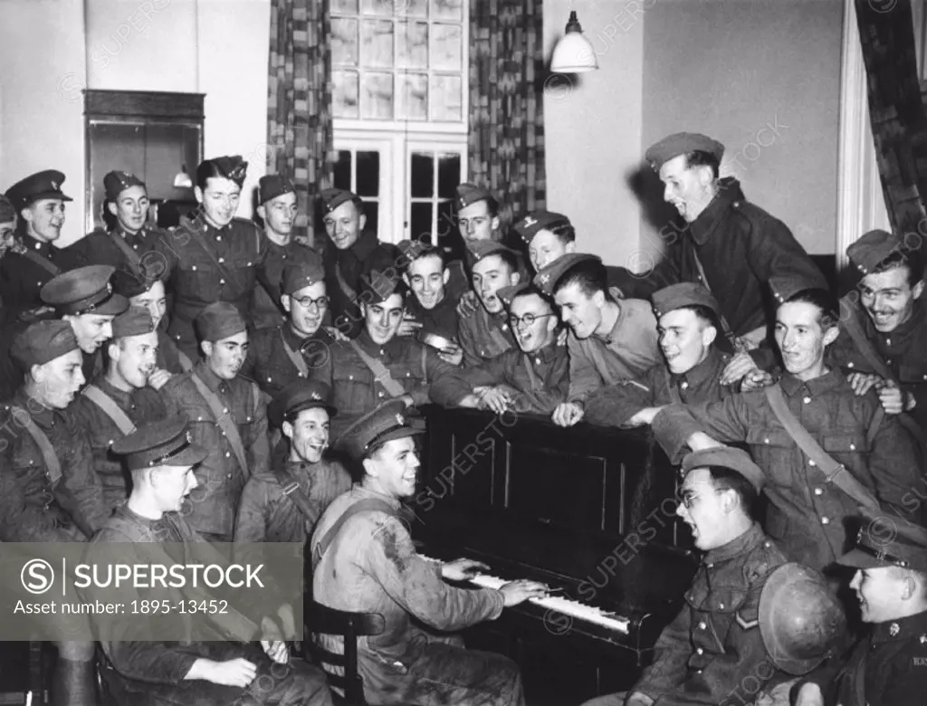 ´Troops enjoying a sing-song at one of the Navy Army and Air Force Institute (NAAFI) Canteen Recreation Rooms, somewhere in England.´