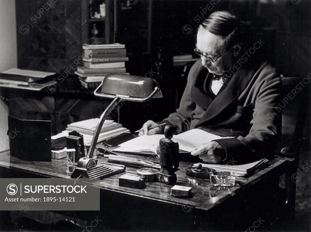 H G Wells (1866-1946), the novelist, short story writer and popular historian was the author of such famed publications as ´The Time Machine´ (1895) a...