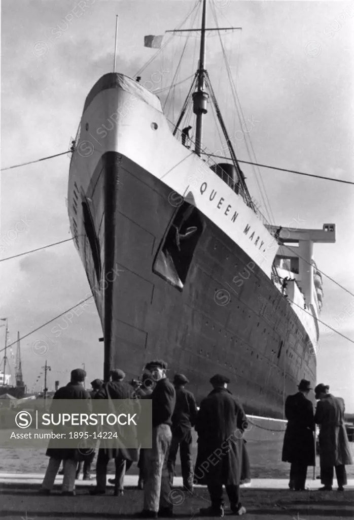 Cunard´s White Star liner ´Queen Mary´ in dry dock at Southampton before her maiden voyage to New York. Launched at Clydebank on 26th September 1934, ...