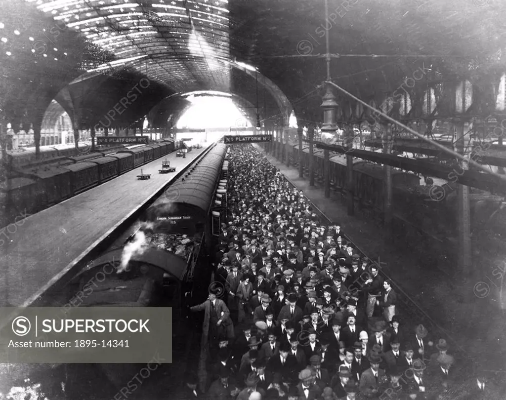 General Strike, 6 May 1926  Passengers at Paddington Station, London, on the third day of the General Strike