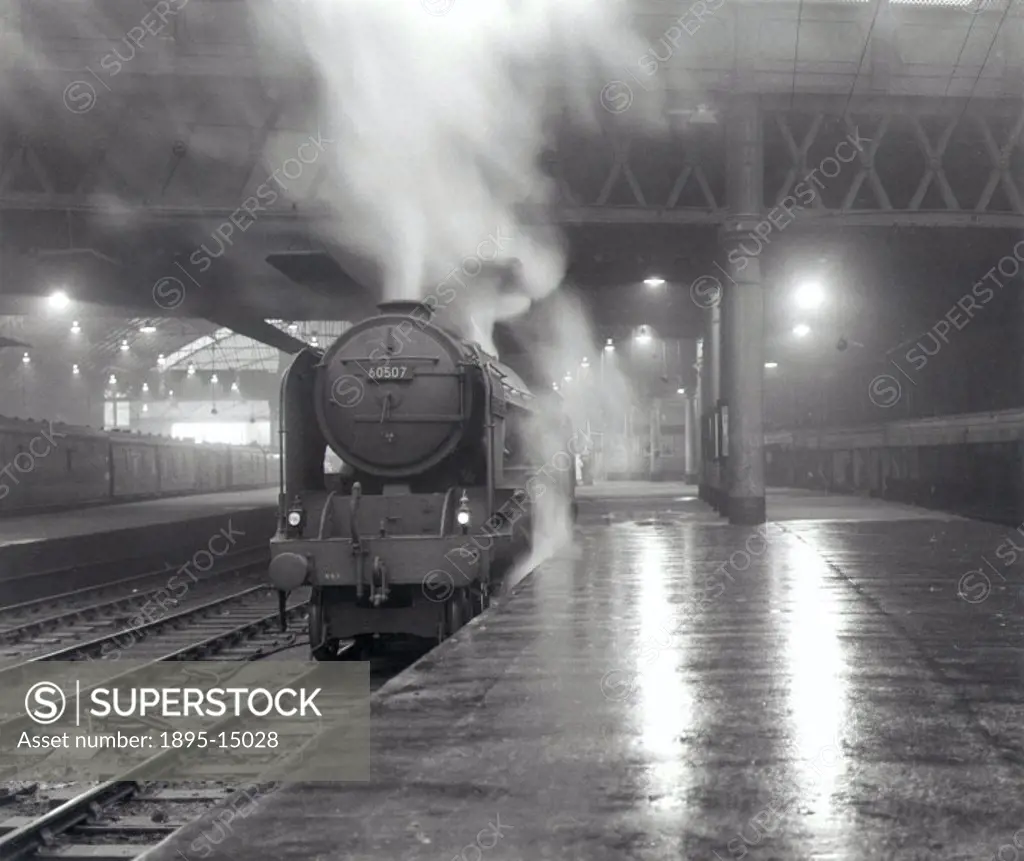 Glasgow Queen Street Station, 6 July 1960. The steam locomotive ´Highland Chieftain´, Class A2 4-6-2, Number 60507, is setting out on the 2200 hours j...