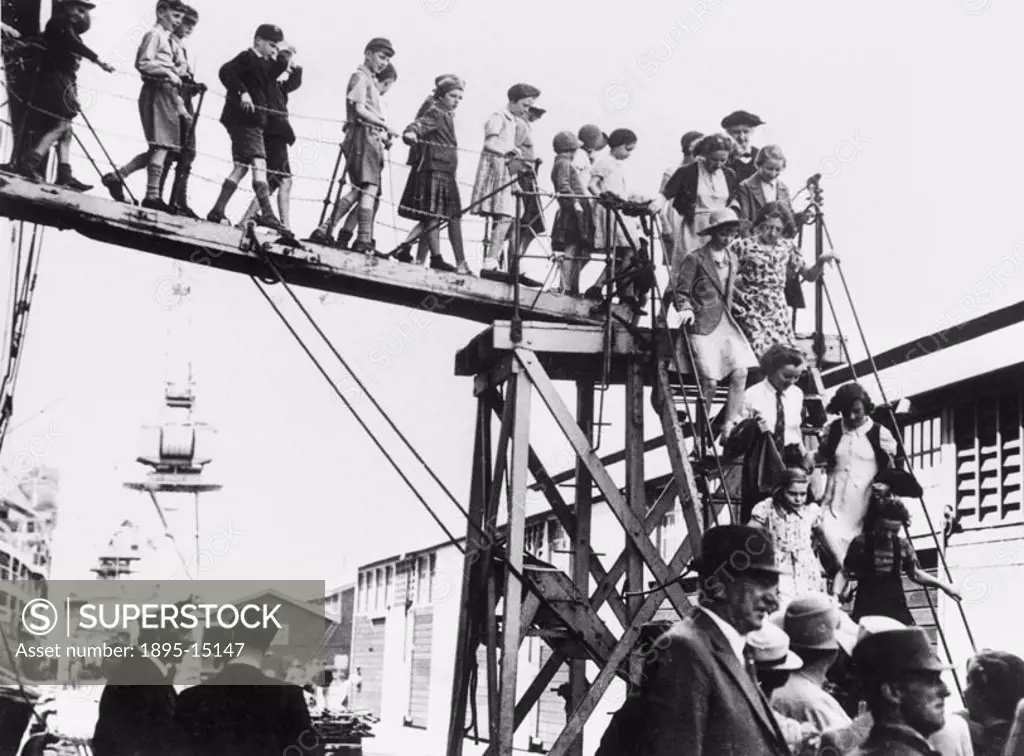 ´Some of the children evacuated from Great Britain came ashore at an Australian port´.