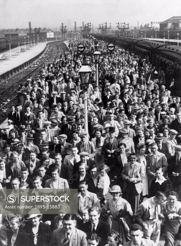 Crowds of passengers on Central Station, Blackpool, Lancashire. September 1937. Photograph by Reuben Saidman.