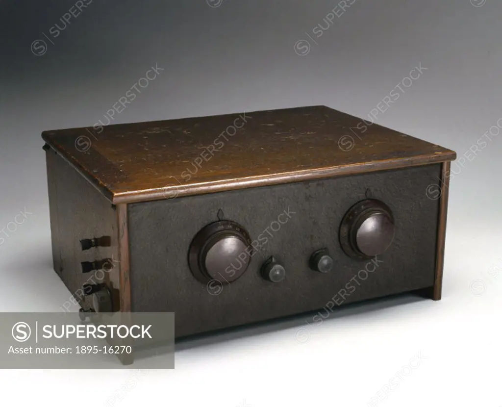 Cossor ´Melody Maker´, all electric radio receiver, 1931.This Model 235 Cossor Melody Maker was a popular mains-powered TRF (Tuned Radio Frequency) ra...