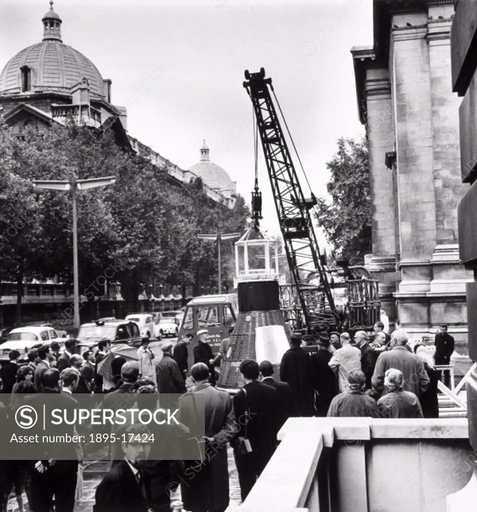´Freedom 7´ Mercury space capsule being delivered to the museum, 1965.Freedom 7´ Mercury space capsule being delivered to the Science Museum, London,...