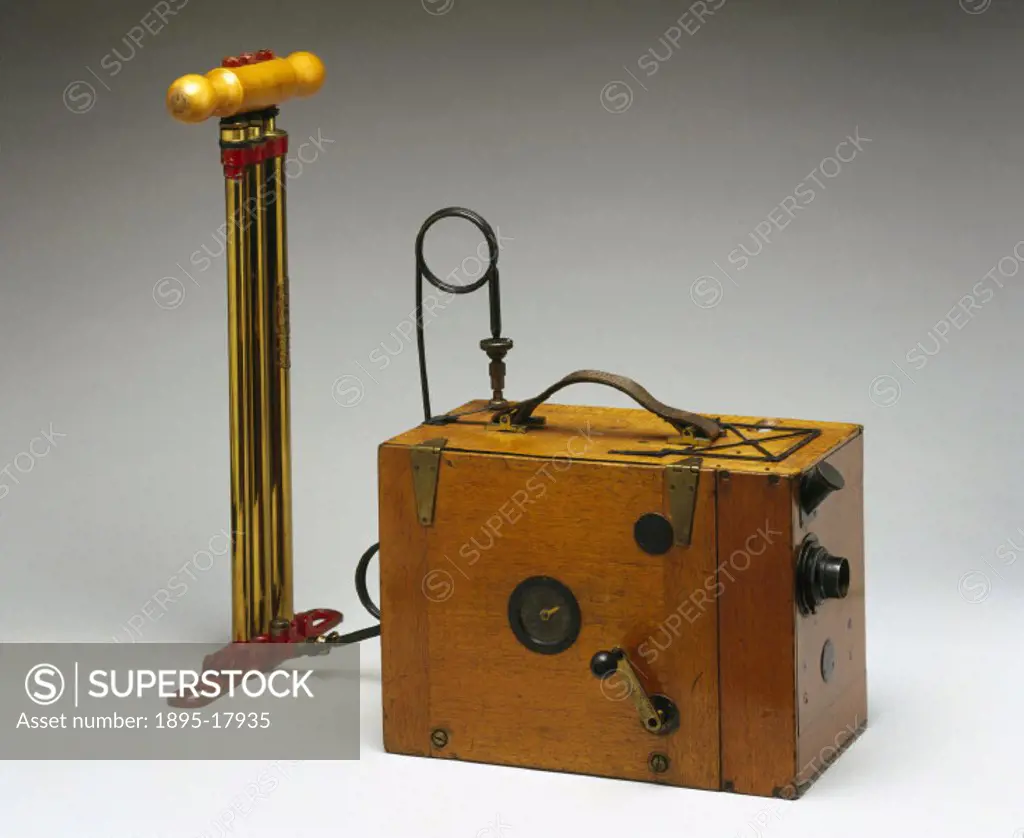 ´Aeroscope´ portable kine camera with hand pump, 1912.Patented in 1910 by the Polish engineer K Proszynski, the Aeroscope was the first completely suc...