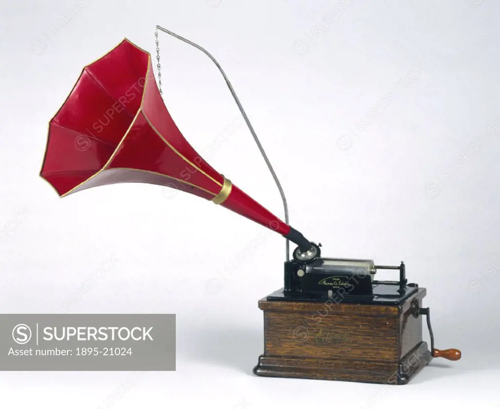 Edison ´Fireside´ phonograph, 1909. The world´s first recording machine arose, like the telephone, from work on the telegraph. Developing a machine th...
