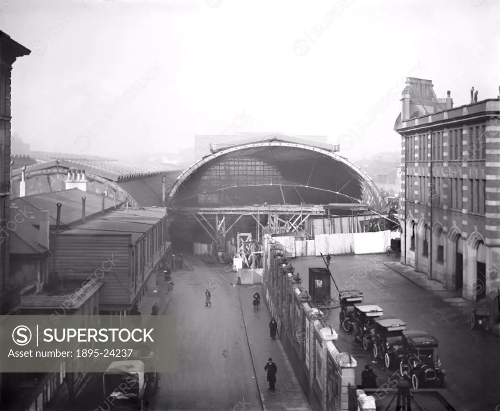 Photograph. The main station at Paddington was built to the design of Isambard Kingdom Brunel (1806-1859) and Matthew Digby Wyatt as the terminus of B...