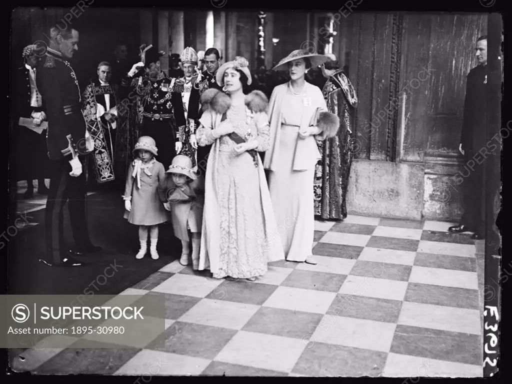 A photograph of Silver Jubilee celebrations for King George V (1865-1936) and Queen Mary (1867-1953), taken by Edward Malindine for the Daily Herald n...