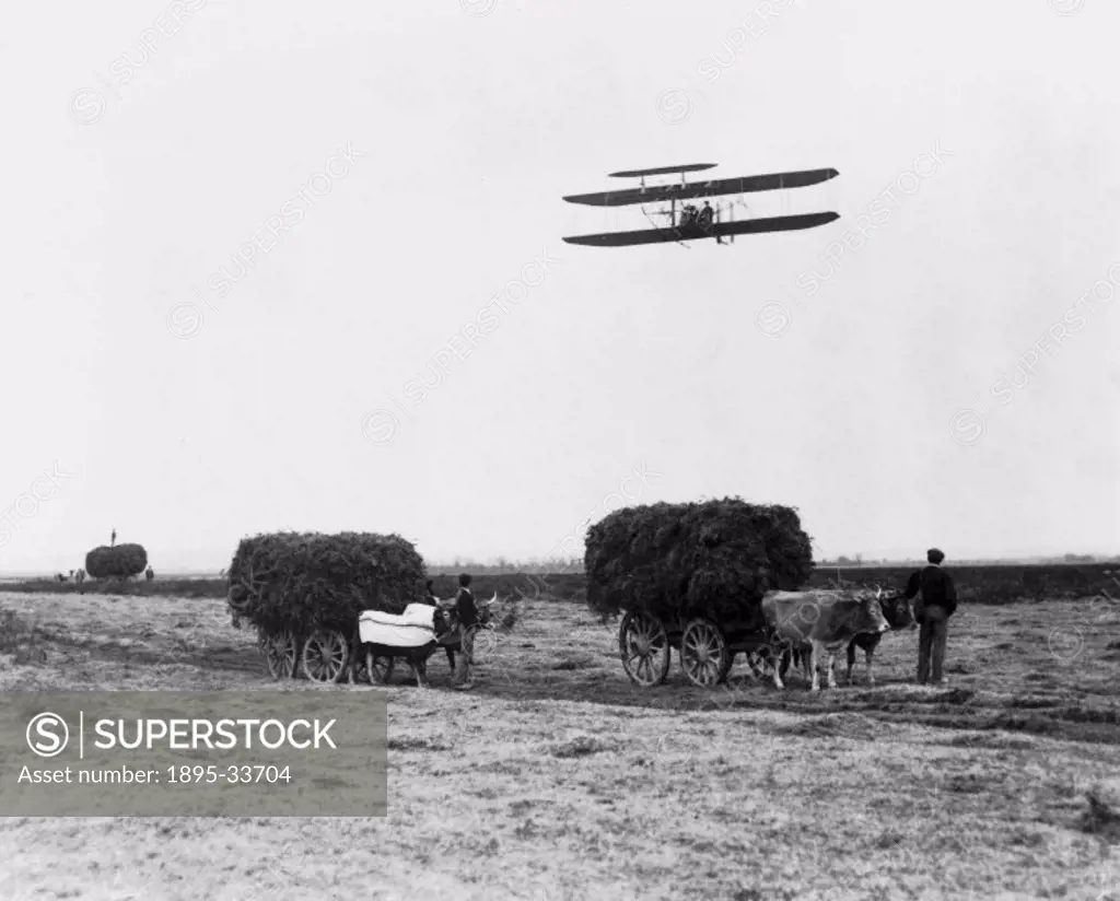 After Wilbur´s sensational flights near Le Mans in 1908 the brothers moved to Pau to start a flying school. Their demonstration flights attracted cele...