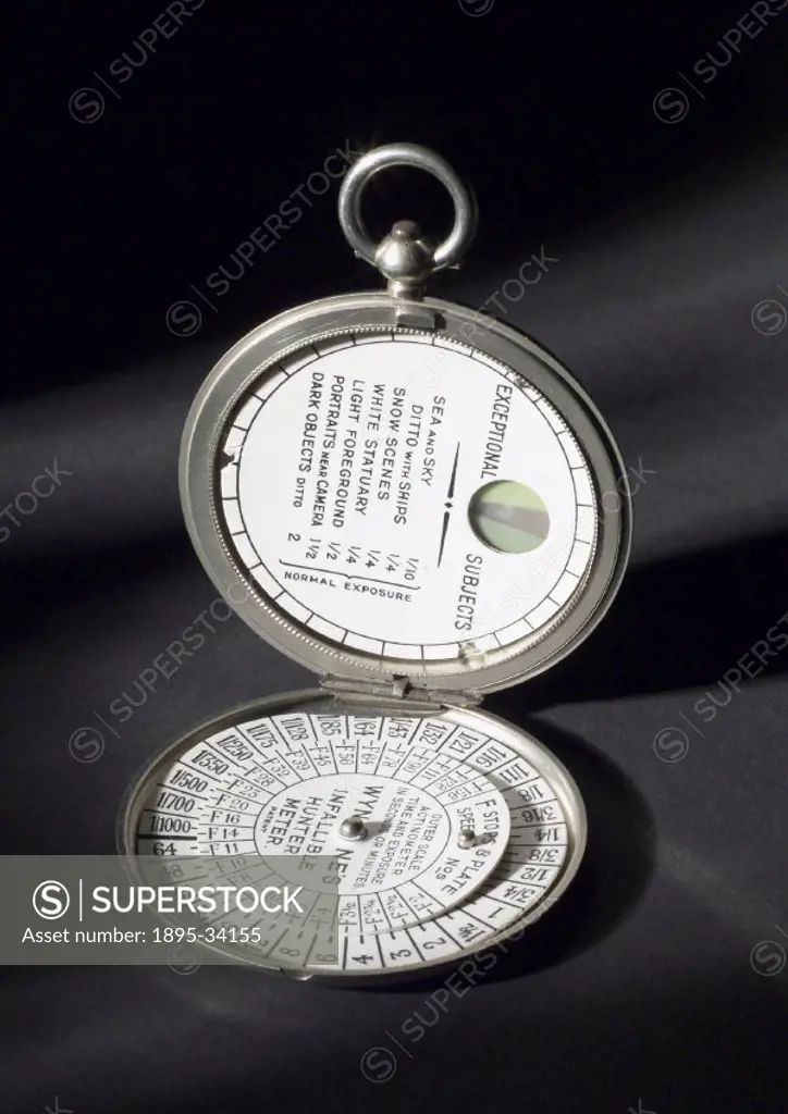 Wynne ´Infallible´ Hunter exposure meter, c 1927.The Infallible Hunter meter, shaped like a pocket watch, designed by G F Wynne.