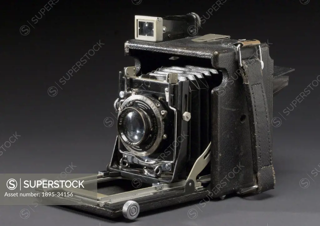 Graflex plate camera, c 1925.Speed Graphic made by the Folmer Graflex Corporation, Rochester, New York, with Compur-rapid shutter and f3.5 Tessar lens...