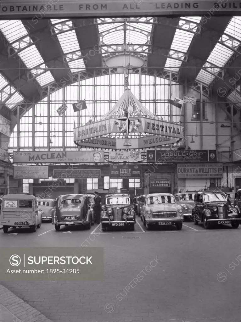 Birmingham Snow Hill station, 23 August 1951. The cars in the station´s forecourt are part of Birmingham´s contribution to the Festival of Britain.   ...