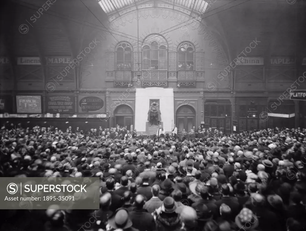 Service at Paddington station war memorial, 1922.   Over 25000 Great Western Railway workers were killed in the First World War.   The Great Western R...