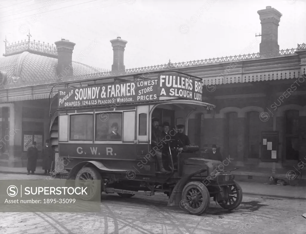 A Great Western Railway motor bus in Slough, Berkshire, about 1907.   There was room for about ten passengers inside although the ride was fairly unco...
