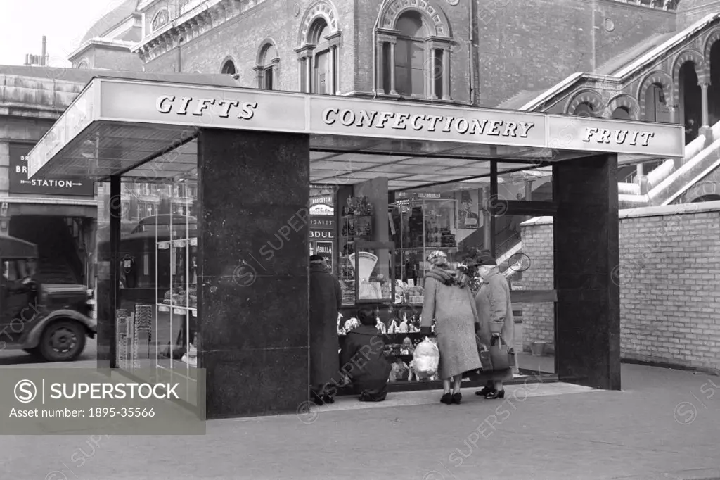 Kiosk at Liverpool Street station, 18 December 1955. This kiosk sells fruit, presents and confectionery. Passengers could buy sweets on station platfo...