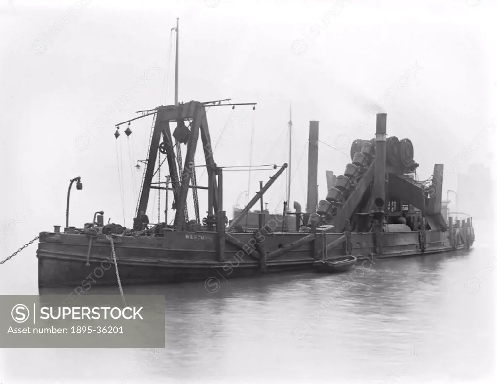 The dredger Neptune at Wyre docks, Fleetwood, Lancashire, 1919. This boat was used to scoop rubbish out of the dock, to clear obstructions and make th...