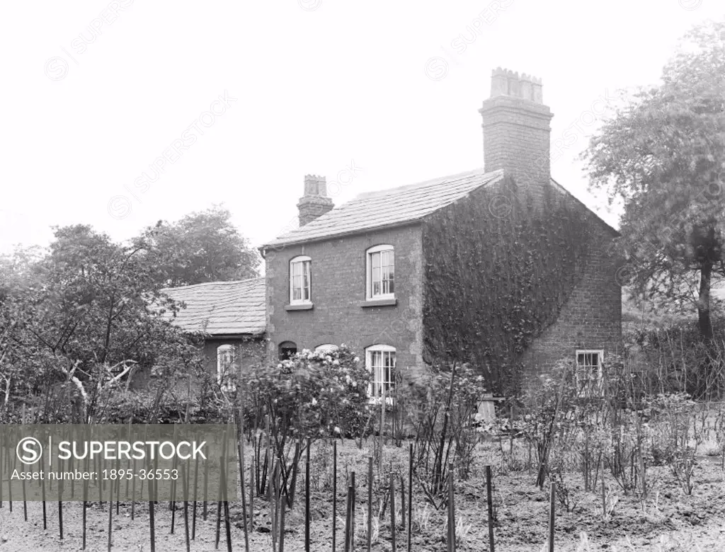 Country cottage at Earlestown, Merseyside, 30 May 1930.  Earlestown was a small village in the 1830s, known as Sankey Brook. However, in 1853 the Lond...